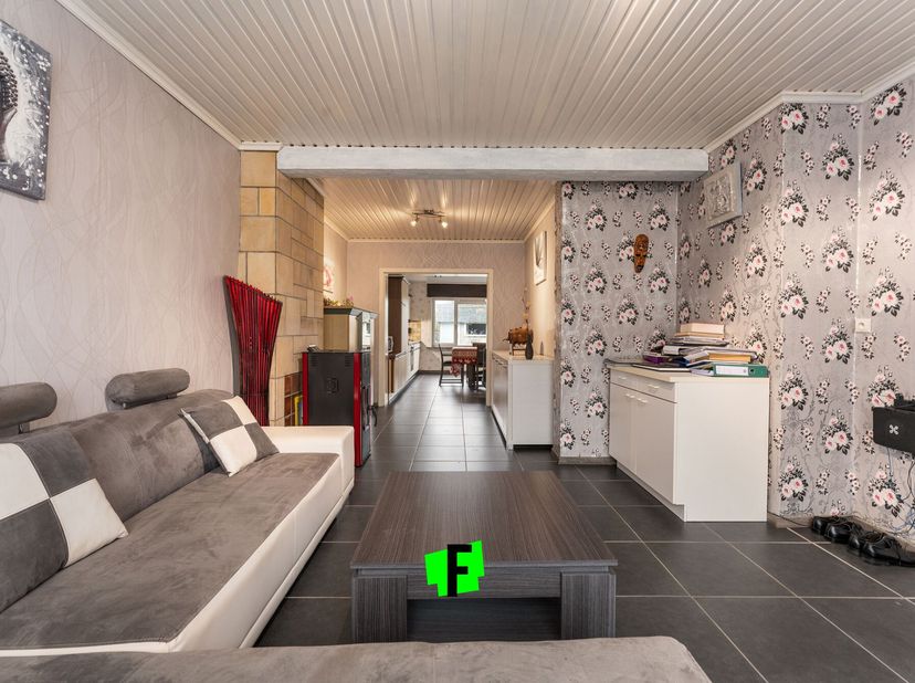 À la recherche d&#039;une maison lumineuse et spacieuse avec un emplacement central ? Ce charmant semi-détaché au centre de Furnes offre tout ce dont vous