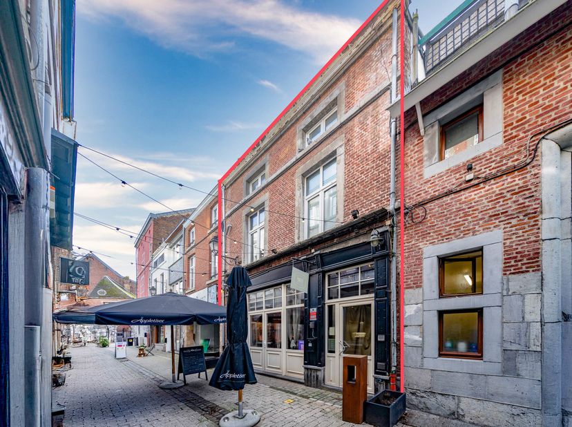 EasyHome vous propose l&#039;anciennement iconique restaurant PASTEL &amp; CHOCOLAT. Situé en plein centre de Huy, cet immeuble bénéficiant dun emplacement str