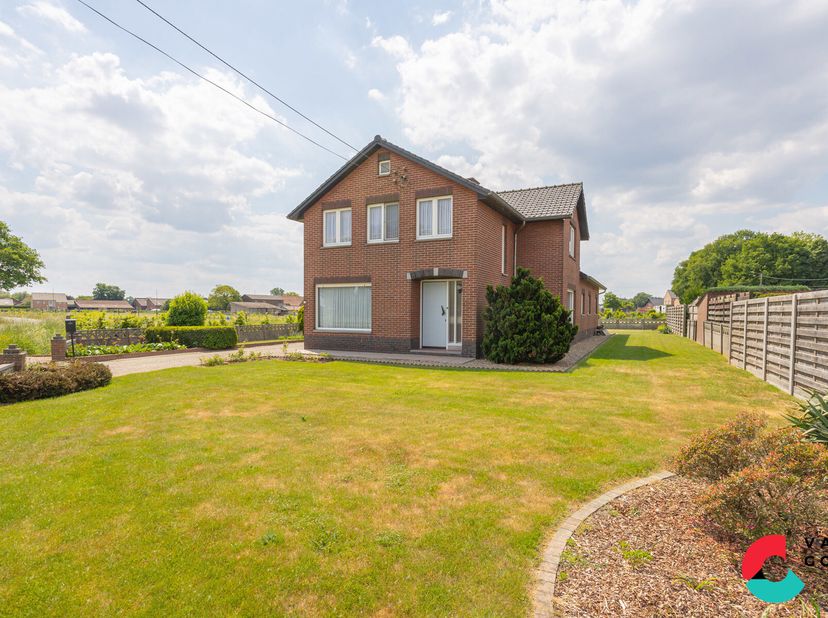 Vrijstaande gezinswoning met 3 slaapkamers gelegen op een zuidwest georiënteerd perceel van 10 are 00 ca!&lt;br /&gt;
De woning ligt in een groene en rustig