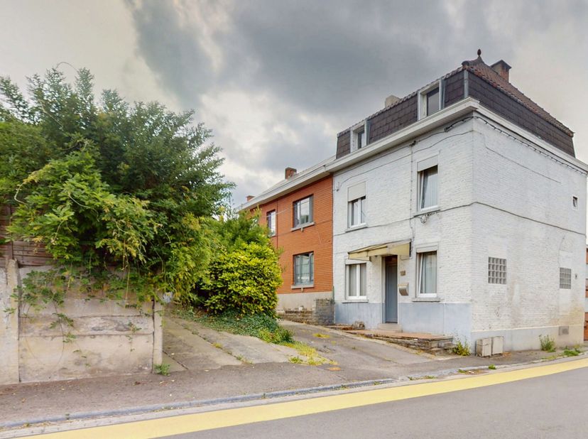 Actualimmo vous propose cette charmante maison à rafraîchir, dotée d&#039;un splendide jardin pouvant représenter une opportunité unique pour un projet de
