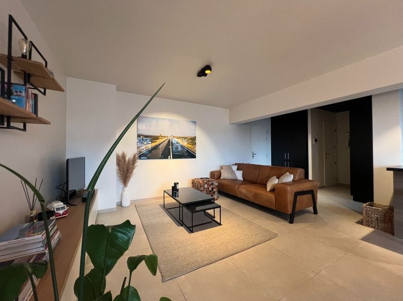 SINT-KATARINAPLEIN 1/14 &quot;RESIDENTIE DE HAZELAAR&quot;:&lt;br /&gt;
Prachtig gerenoveerd en volledig bemeubeld appartement met 1 slaapkamer op het Sint-Katarinapl