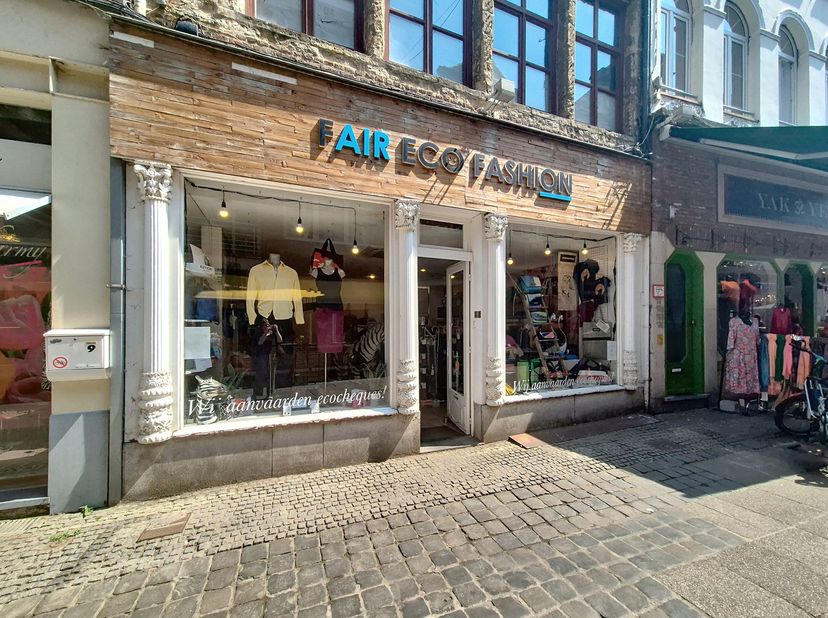 Op zoek naar een commercieel pand op een toplocatie in Gent?&lt;br /&gt;
Dit handelspand in de levendige Mageleinstraat, omringd door talloze winkels en gez