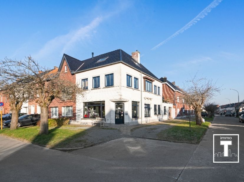 Bien professionnel à vendre
                    à 9620 Zottegem