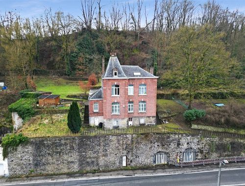                                        Eengezinswoning te koop in Saint-Servais, € 365.000
