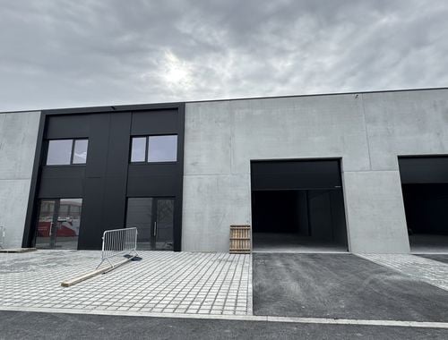                                         Entrepôt sans bureau à louer à Oudenburg, € 1.400
