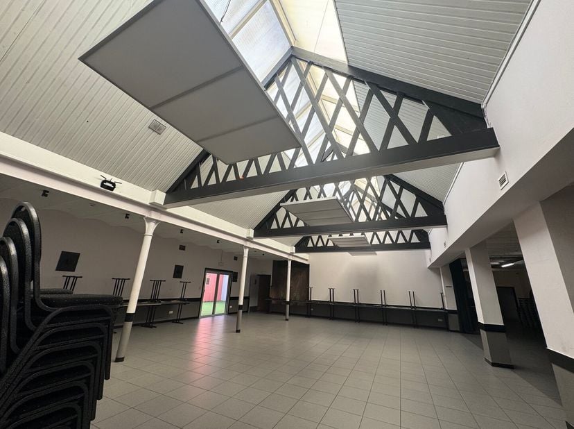 Bien professionnel à vendre
                    à 9300 Aalst