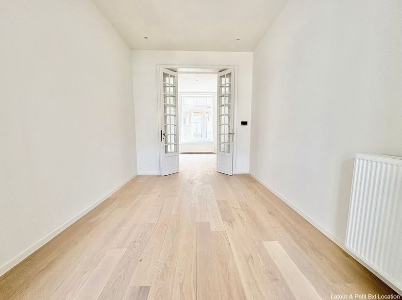 ETTERBEEK, Proximité de MERODE, belle MAISON DE MAÎTRE (1920) (6ch/5sdb) de 280 m² habitables avec terrasse et jardin. Cette magnifique maison entière