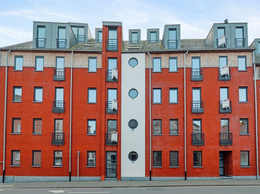 NAMUR  à proximité de toutes les facilités, à 500 m de la gare, APPARTEMENT NEUF (2CH/1SDB) de 102,14 m² avec TERRASSE. Situé au rez-de-chaussée, il e