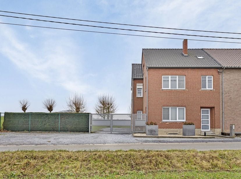 GERENOVEERDE WONING MET 5 SLPK&#039;S EN POLYVALENT BIJGEBOUW OP 11A23CA IN ALT-HOESELT&lt;br /&gt;
Op zoek naar uw nieuwe instapklare droomwoning?&lt;br /&gt;
Ontdek