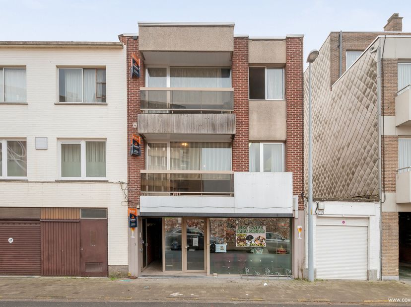 Immeuble avec un rendement net de 4,5% à vendre à Roulers.&lt;br /&gt;
&lt;br /&gt;
La propriété se compose d&#039;un local commercial de 110m² actuellement utilisé co