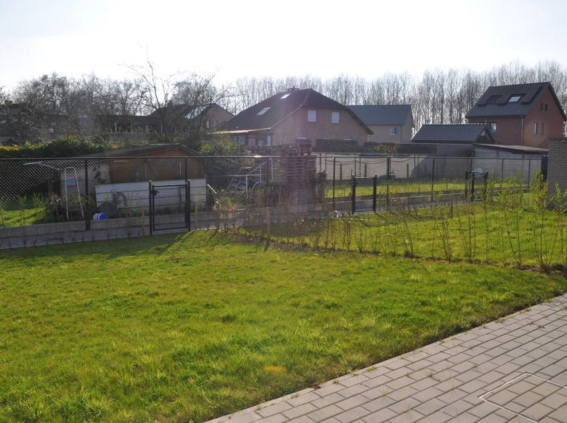 ENERGIEZUINIGE NIEUWBOUWWONING VAN 147M² MET 3 SLPK NABIJ HASSELT CENTRUM&lt;br /&gt;
Centraal gelegen tussen Hasselt en Sint-Lambrechts-Herk vindt u op de