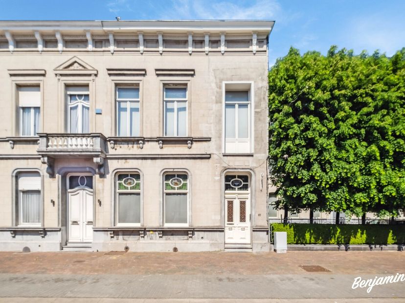 Schrijf je in op het bezoekmoment op zaterdag 21 juni via onze website:&lt;br /&gt;
https://benjaminverkoopt.be/panden/karaktervol_herenhuis_met_4_slaapkame