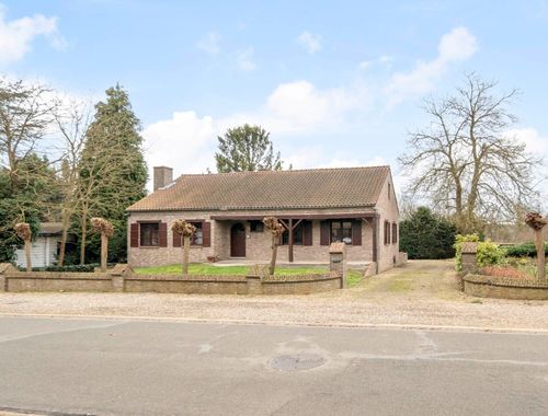                                         Maison à vendre à Neeroeteren, € 399.000

