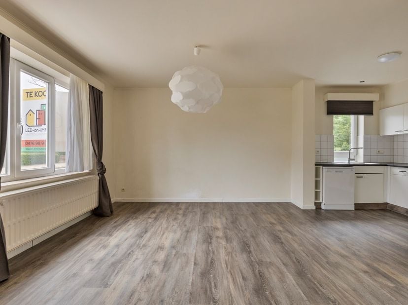 Dit prachtig appartement in Oud-Heverlee is onlangs gerenoveerd in 2022 en biedt een comfortabel en modern wooncomfort. Met een bewoonbare oppervlakte