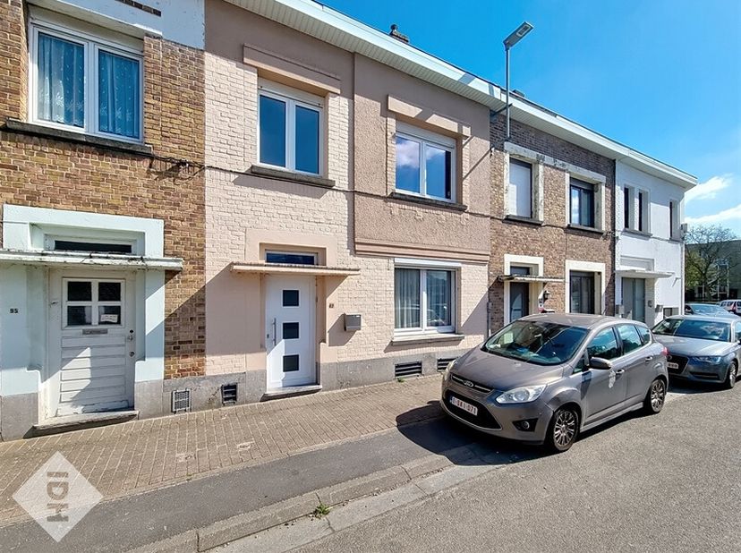 Vous êtes à la recherche d&#039;une maison 4 chambres à l&#039;entrée de la ville et à deux pas de la gare? Celle-ci attirera dès lors toute votre attention.&lt;br