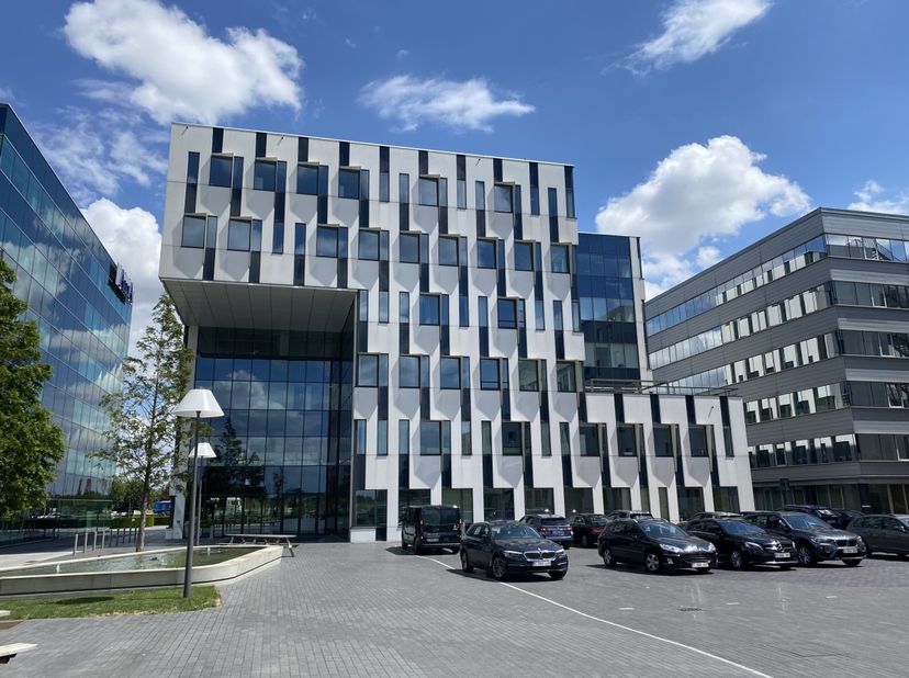 Vente d&#039;un immeuble de placement en actions. &lt;br /&gt;
Immeuble d&#039;investissement à vendre composé d&#039;un espace de bureau récemment loué d&#039;environ 208 m² a