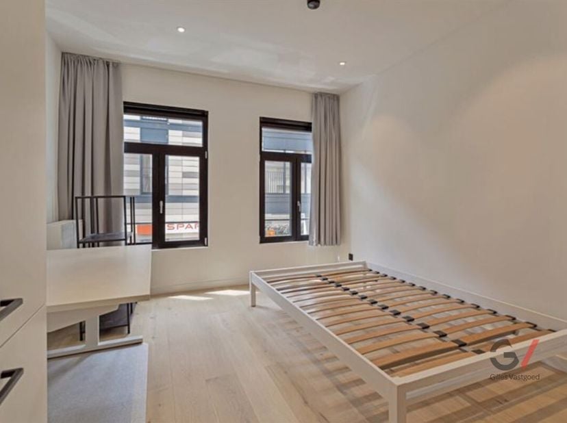 Ben jij op zoek naar de perfecte studentenkamer in het hart van Leuven? Zoek niet verder! Aan de Tiensestraat 149 bieden we een ideale kamer aan voor