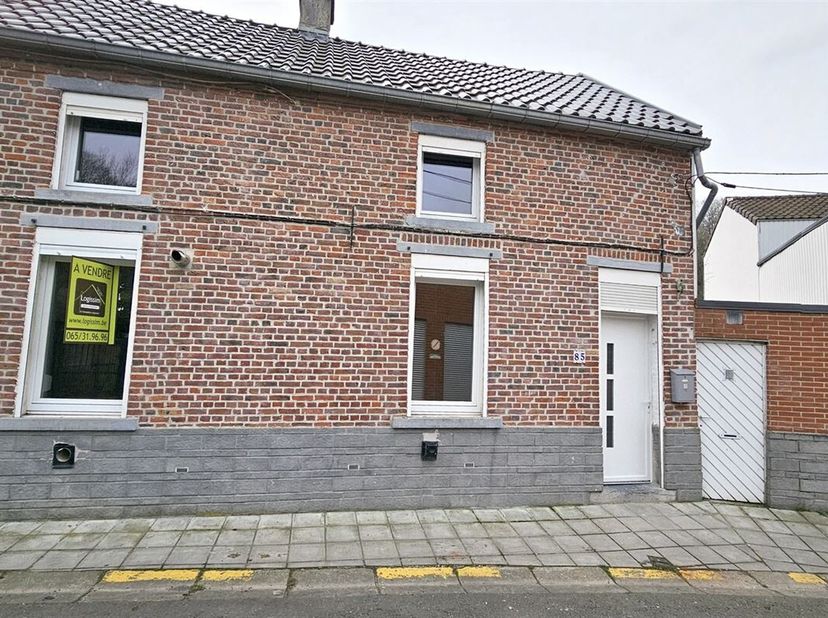 Prix: Offre à partir de 145.000 euros, frais d&#039;agence non inclus et à charge de l&#039;acquéreur.&lt;br /&gt;
Maison habitable rapidement comprenant: &lt;br /&gt;
Rez: