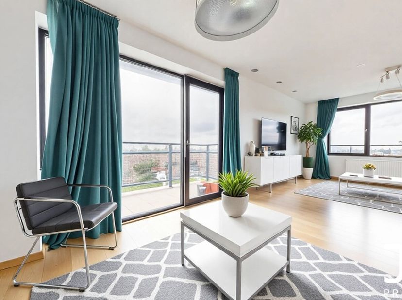Situé dans le quartier paisible et résidentiel de Paduwa à Evere, J&amp;J vous présente ce superbe appartement lumineux de 2 chambres et 2 salles de bains
