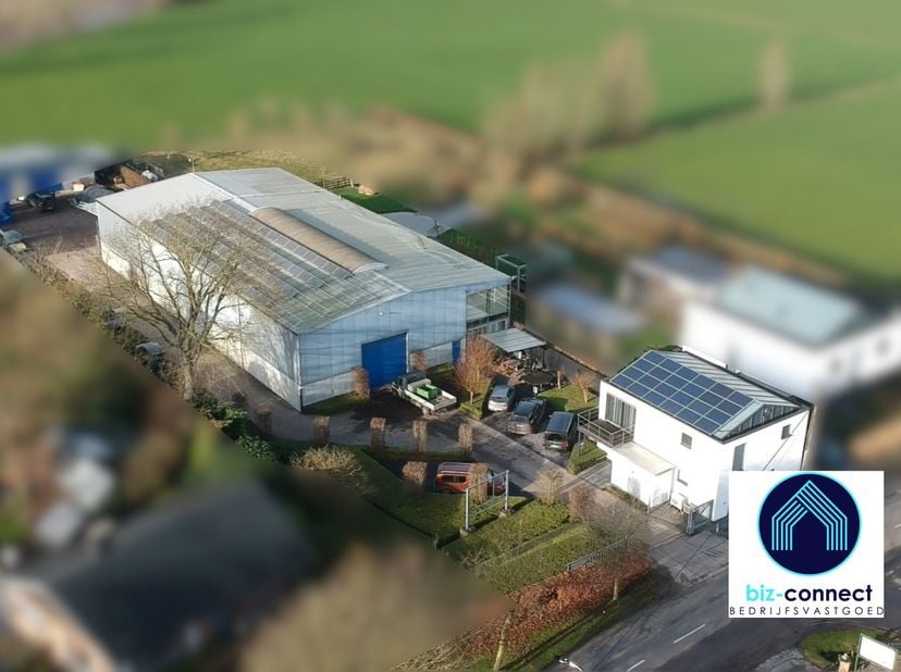 Goed bereikbare en uitstekend gelegen bedrijfsgebouw van ca.800m² met een zeer complete uitrusting, zowel geschikt als werkplaats als opslagruimte.&lt;br