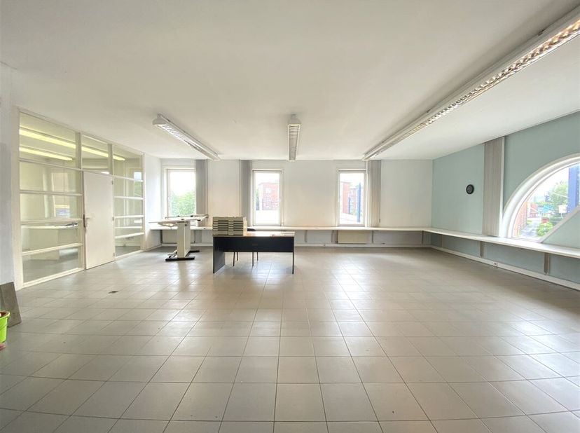 Bien professionnel à louer
                    à 9051 Sint-Denijs-Westrem