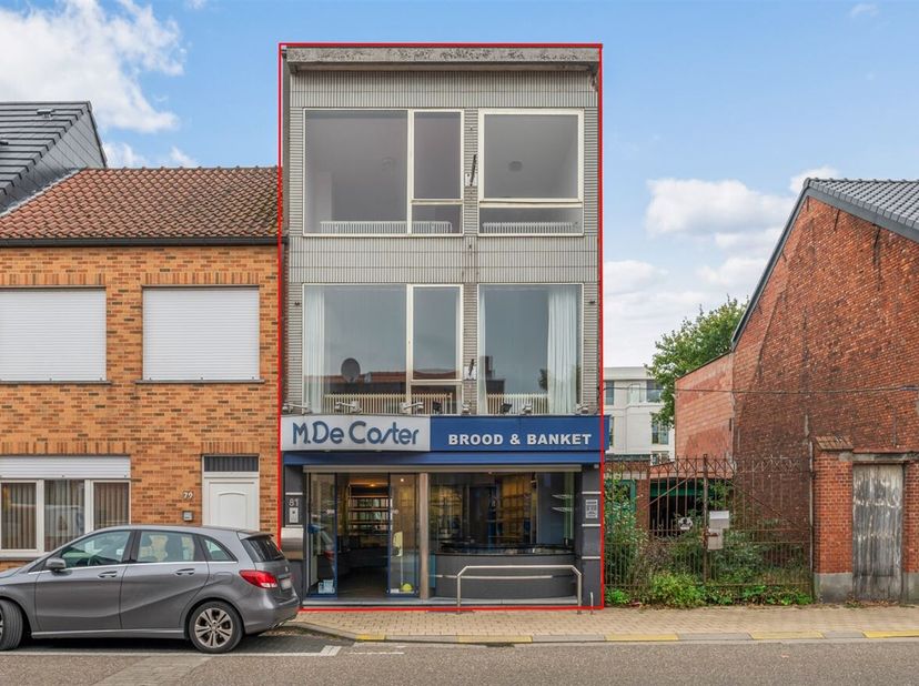 Topgelegen handelspand (220m²) + te renoveren woonst&lt;br /&gt;
Ligging: vlakbij marktplein, boogscheut van het centrum stapvoets te bereiken&lt;br /&gt;
Omschri