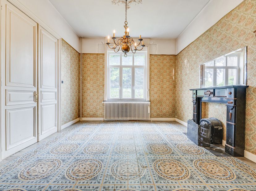 Limmobilière de MARNEFFE vous présente une maison de maître rarissime. Au plein centre dAndenne, proximité des commerces, écoles, facilités mais égale