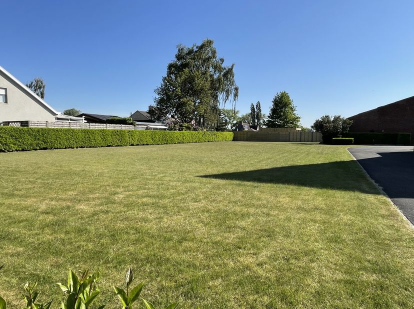 Prachtig perceel bouwgrond van 991 m² te koop gelegen langs de Grijspeerdstraat te Gits - Hooglede. &lt;br /&gt;
Er werd reeds info ingewonnen bij de gemeen