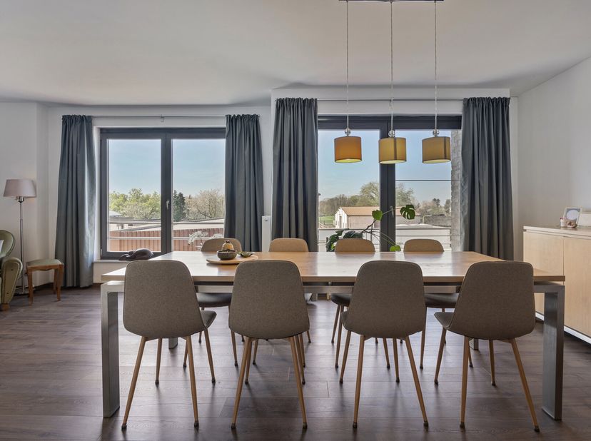 Ontdek deze instapklare, recente woning op een uitzonderlijk centrale locatie!&lt;br /&gt;
Deze perfect onderhouden gezinswoning biedt maar liefst 4 ruime s