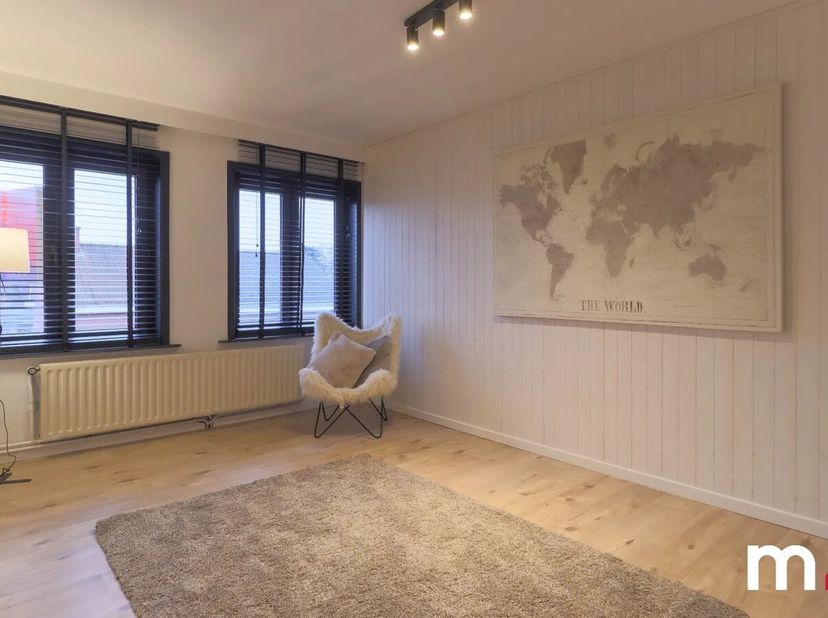 Tof en trendy appartement  op een superligging te Heule, nabij de &#039; Platse &#039; , rustig gelegen met voldoende parkeermogelijkheden en aparte garage.&lt;br