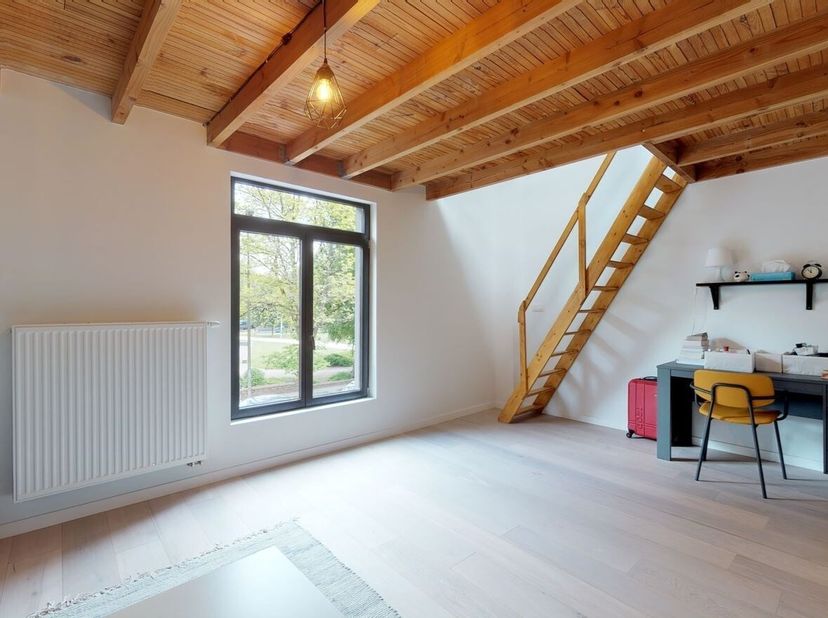 Deze prachtige studio in het hart van Leuven is een droom die uitkomt voor elke stadsbewoner. Gelegen in de residentie ASTERIA, is dit bemeubelde dupl