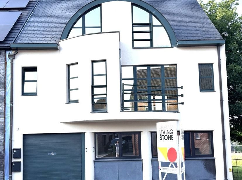 Plan je bezoek in via www.living-stone.be&lt;br /&gt;
Duplexappartement met 2 kamers en terras.&lt;br /&gt;
Dit inkom van het appartement bevindt zich op het geli