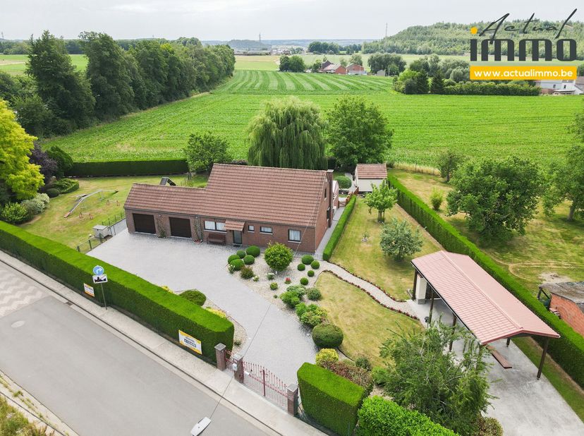Actualimmo vous propose cette villa de prestige 4 Façades érigée sur un terrain de 25 ares à Strépy-Bracquegnies  Rue de lAgace 44 Description du bien