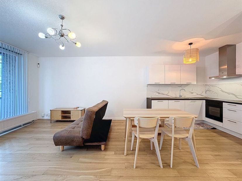Quartier Château du Karreveld - Aantrekkelijk gemeubileerd appartement met 2 slaapkamers en terras gelegen op de 3e verdieping van een gebouw met 4 ve