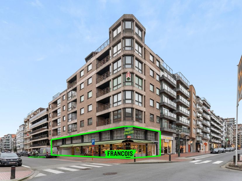 Ruim handelspand op toplocatie in de Lippenslaan, nabij het Van Bunnenplein en vlakbij de zee.&lt;br /&gt;
Gelegen op een unieke hoek met maximale zichtbaar