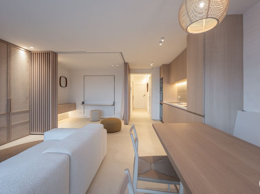 Luxueus gerenoveerd appartement met prachtige open zichten over de villa&#039;s en de minigolf in het Zoute.&lt;br /&gt;
Indeling: inkomhal met apart toilet.&lt;br