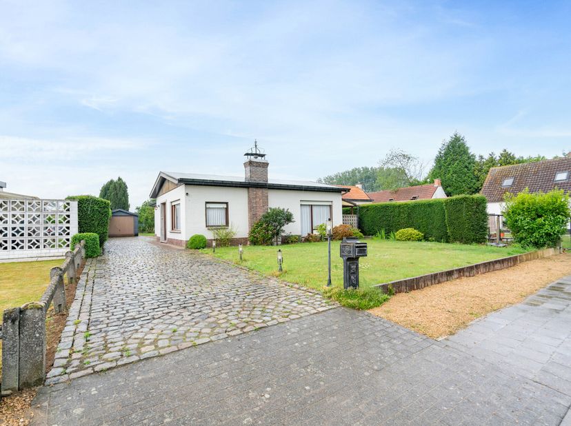 Vous recherchez une bungalow avec trois chambres et un jardin orienté sud facile à entretenir? Ne cherchez plus! Cette maison à Oordegem, avec une sup