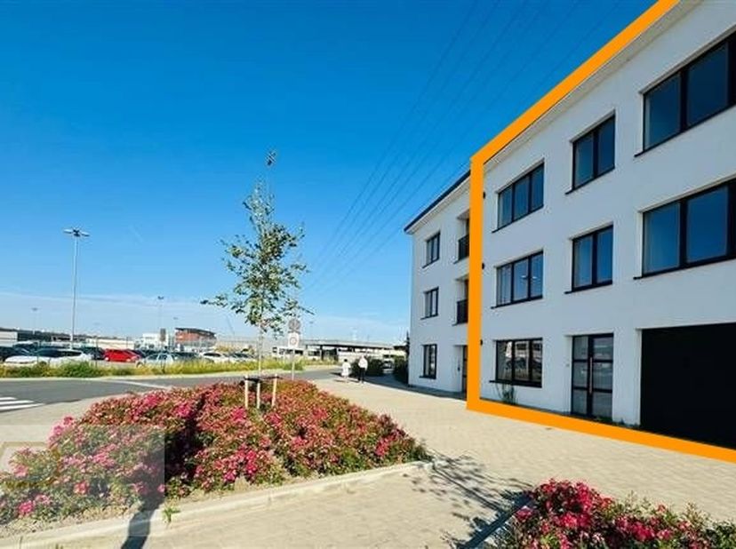 Bienvenue dans votre nouvelle base, où les possibilités de réussite sont infinies !&lt;br /&gt;
&lt;br /&gt;
Imaginez : un immeuble de bureaux qui est non seuleme