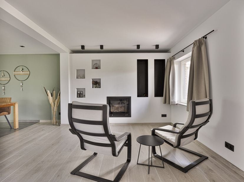 Deze gerenoveerde woning met 3 slaapkamers vind je aan de Breeërsteenweg, vlakbij het centrum van Kinrooi. De gezellige woning bevindt zich op een per