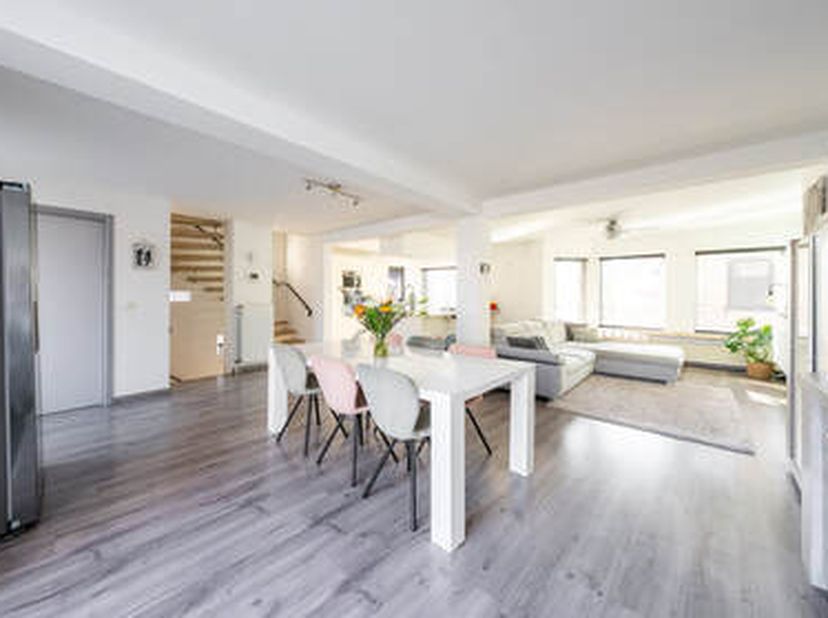 Boek hier je kijkdag en kijk voor meer info en foto’s &lt;br /&gt;
&lt;br /&gt;
https://adolfmortelmansstraat2.weebly.com/&lt;br /&gt;
&lt;br /&gt;
Dit schitterende triplexap