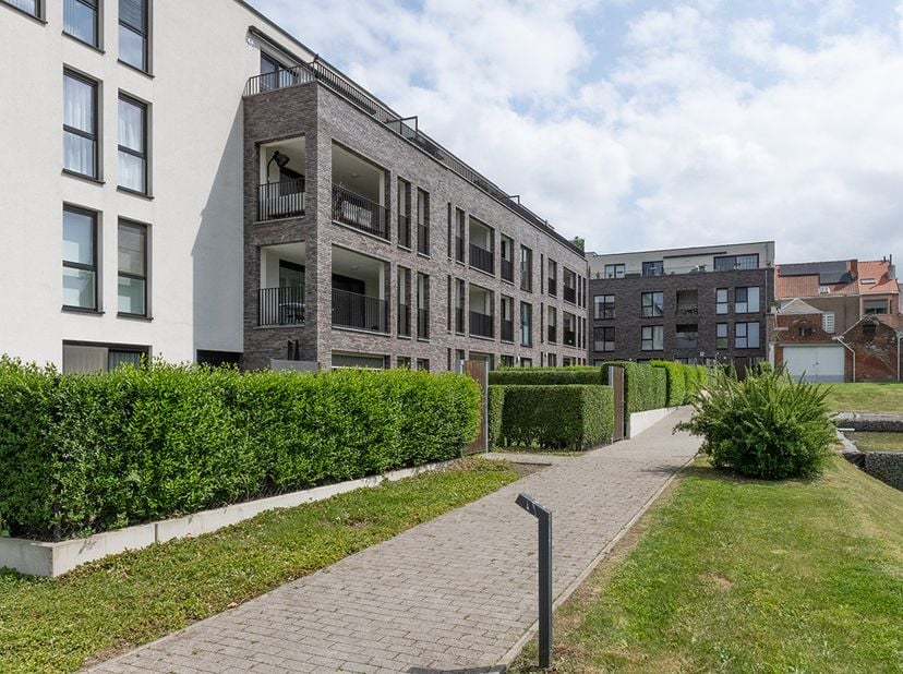In Machelen in de eerste fase van Residentie Groendael bevindt zich dit gezellig en licht 1 slaapkamer-appartement. Het is een zeer energiezuinig appa