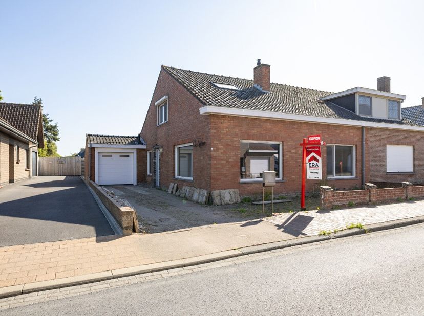 Adinkerke (La Panne) : Spacieuse maison 3 façades à rénover sur 481 m² Vous cherchez une maison à aménager entièrement selon vos goûts ? Cette habitat
