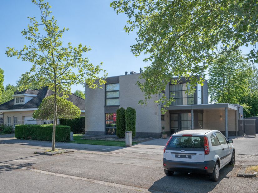 INSTAPKLARE WONING &lt;br /&gt;
 &lt;br /&gt;
Instapklare woning met carport en 3 slaapkamers, gelegen te 3900 Pelt (Overpelt), Kegelstraat 16, kadastraal gekend