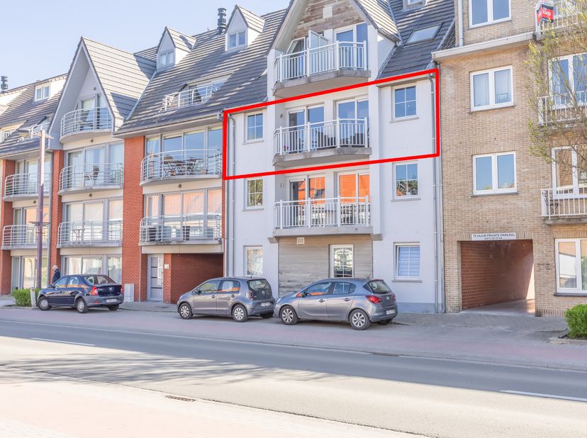 Dit ruim (121 m² bruto), recent (bj 2014) en erg energiezuinig (EPC A) appartement in het hartje van Nieuwpoort-Stad wordt u te koop aangeboden, recht