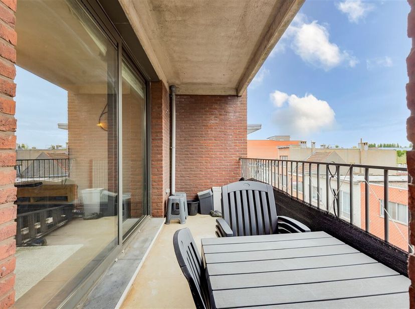 Recent (2009) instapklaar met 1 slaapkamer appartement en ruim terras aan de stadsrand te 2020 Antwerpen.&lt;br /&gt;
Gelegen nabij openbaar vervoer, winkel