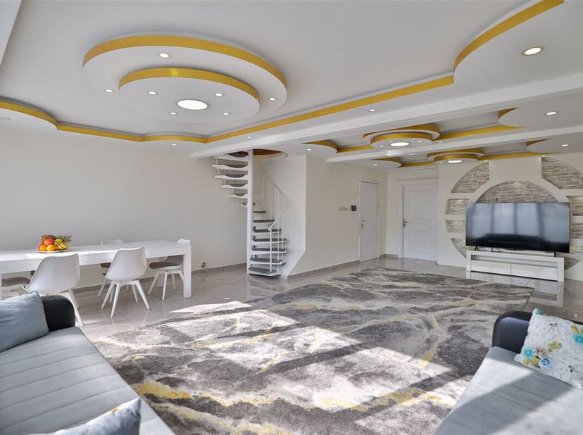 Cet appartement duplex de 4 chambres est situé dans le centre d&#039;Anvers, dans le quartier de Schijnpoort, à quelques pas du Park Spoor Noord et du Park