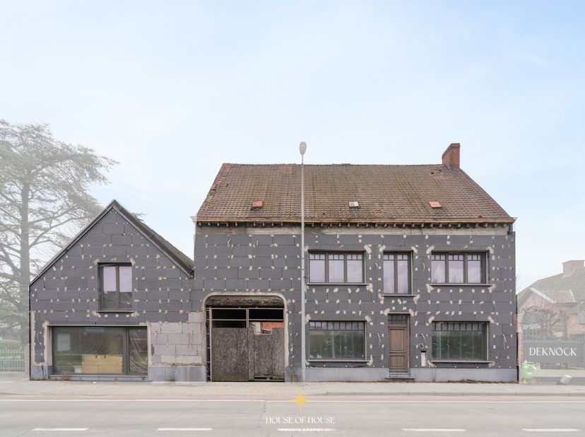 Cette propriété multifonctionnelle offre une excellente combinaison de vie et de travail. Avec une surface utile totale d&#039;environ&lt;br /&gt;
1 014 m², répa