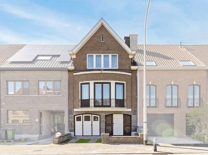 ALTRO-bezoekmoment voorzien op zaterdag 19 april, mits het maken van een afspraak! Op zoek naar een woning met ruimte, karakter en potentieel? In Gent