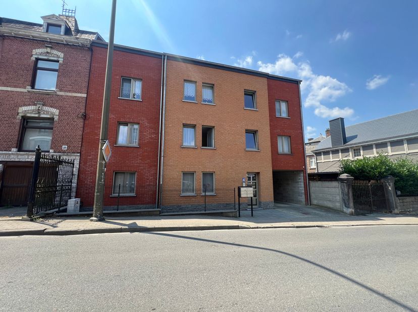 Barvaux (Durbuy) : immeuble de 6 appartements idéalement situé, à proximité du centre et de ses commodités ainsi que de la gare.&lt;br /&gt;
Cet immeuble de