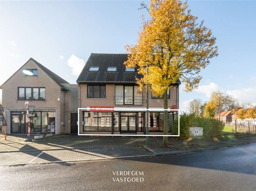 Ligging&lt;br /&gt;
Deze handelsruimte van 264m² bevindt zich in een kleine residentie op een centrale ligging.&lt;br /&gt;
De locatie zorgt voor een goede zichtb